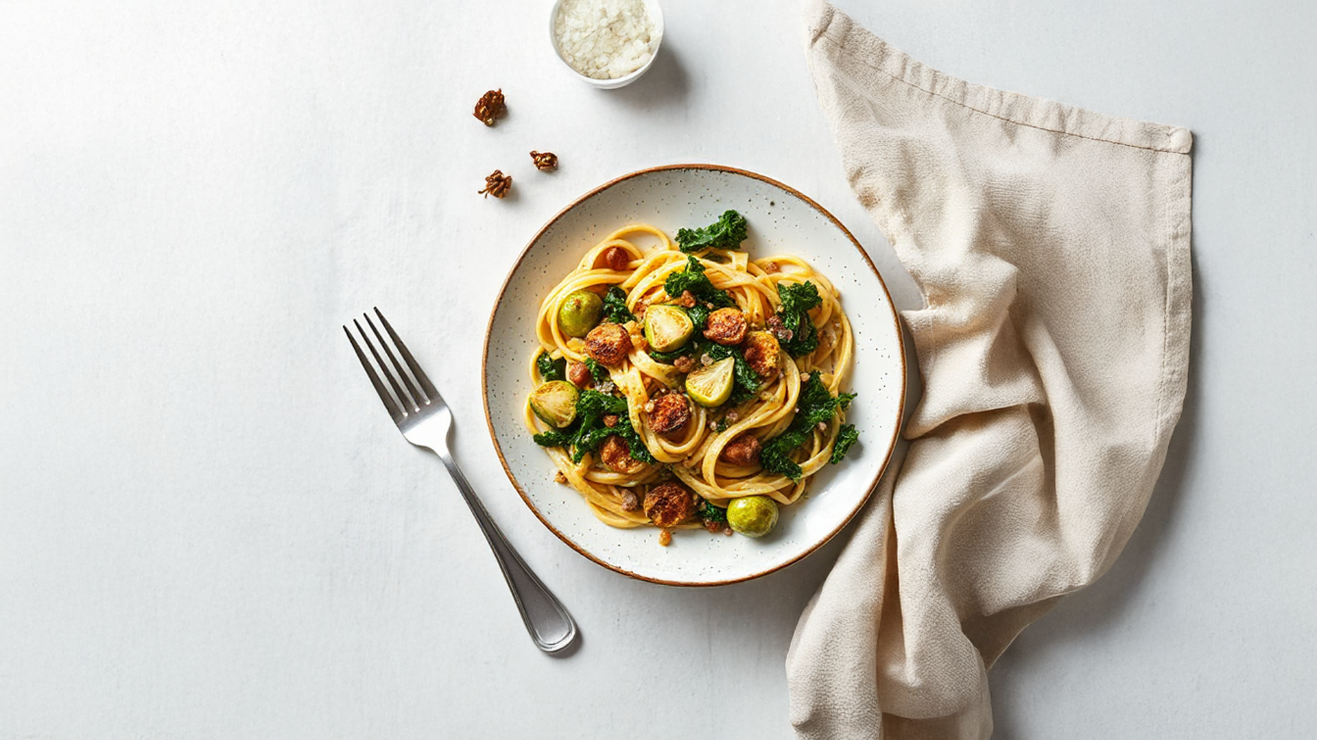 Winterliche Pasta mit geröstetem Gemüse und Mandeln